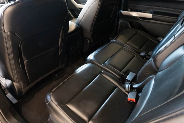 Used 2024 Ford Explorer XLT w/ Equipment Group 202A RWD image 17