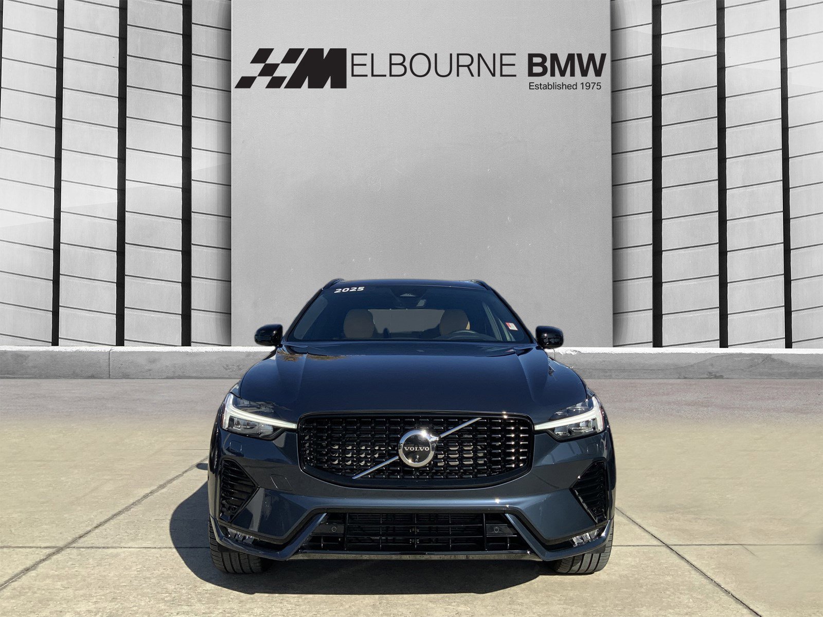 Used 2025 Volvo XC60 B5 Ultra w/ Protection Package Premier image 2