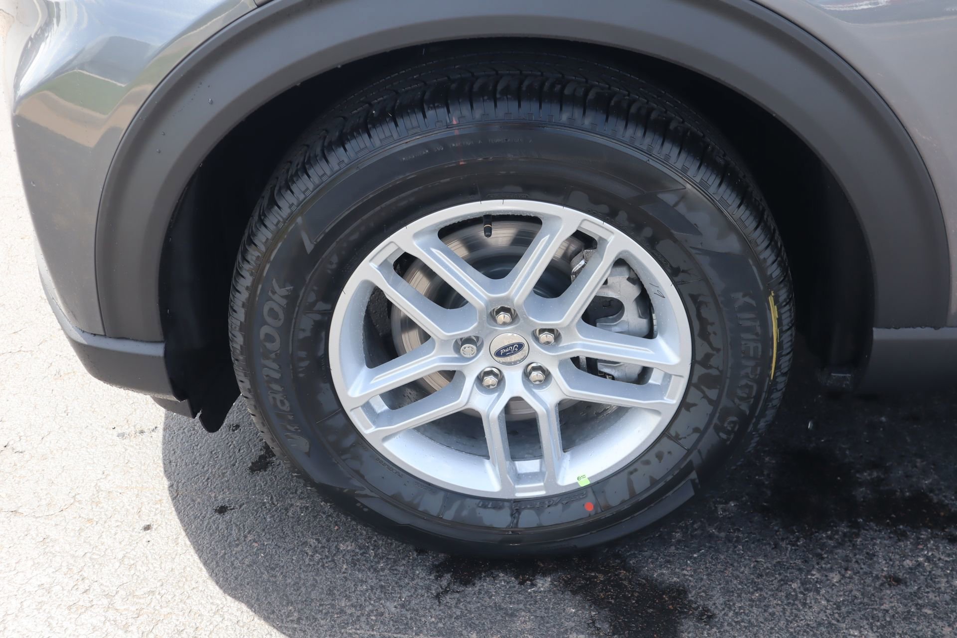 New 2026 Ford Explorer Active RWD image 19