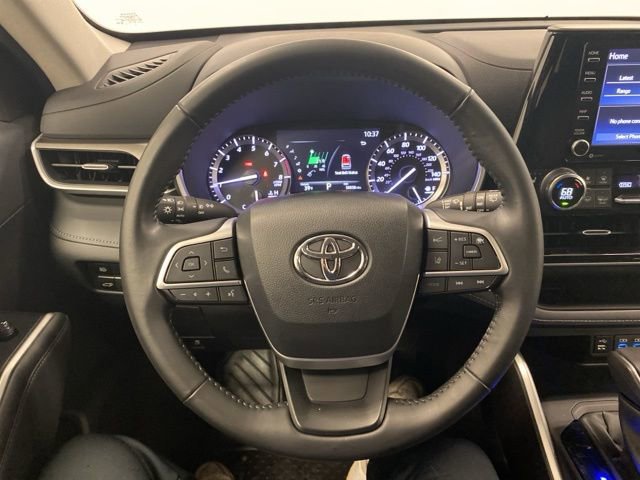 Used 2022 Toyota Highlander XLE image 16