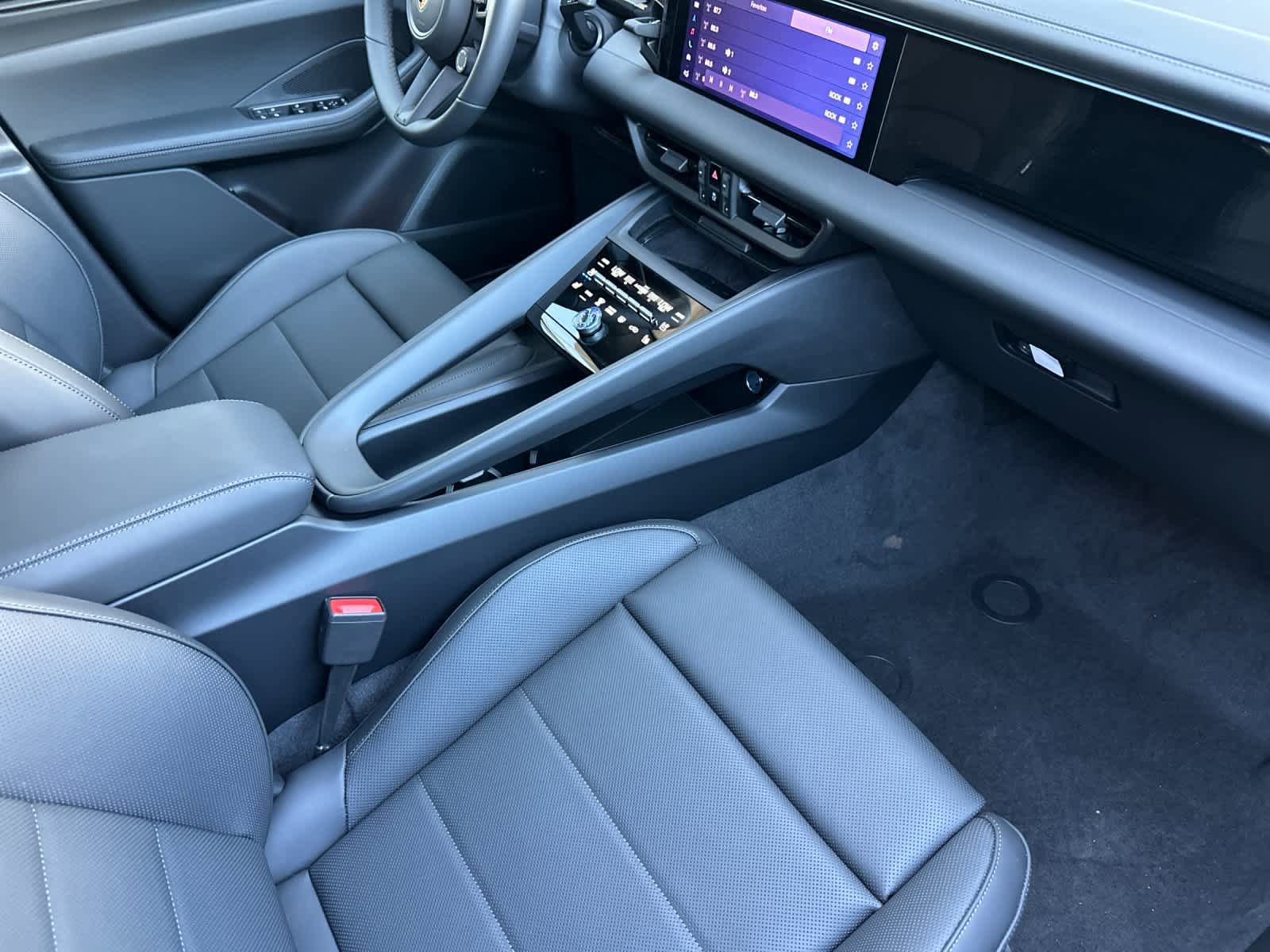 New 2026 Porsche Macan Electric RWD image 17
