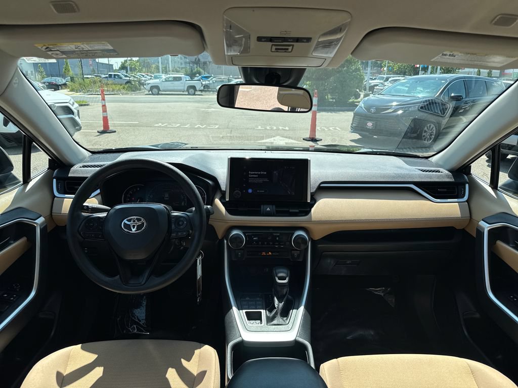 Used 2023 Toyota RAV4 LE AWD/4WD image 11