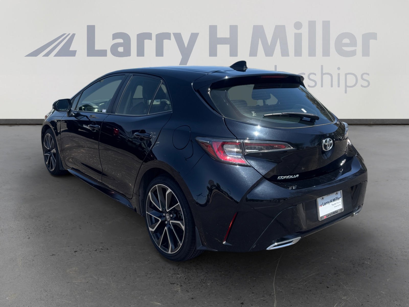 Used 2019 Toyota Corolla XSE FWD image 3