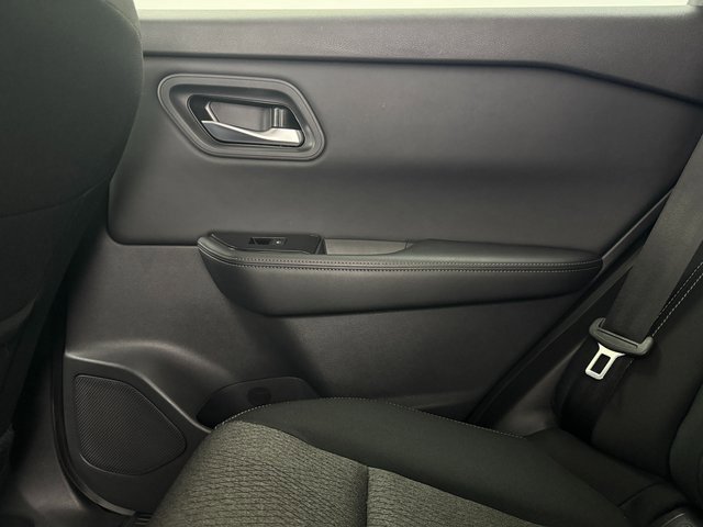 Used 2025 Nissan Rogue SV image 33