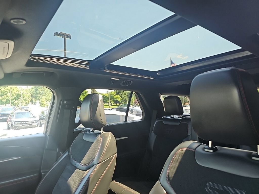 Used 2025 Ford Explorer ST AWD/4WD image 10