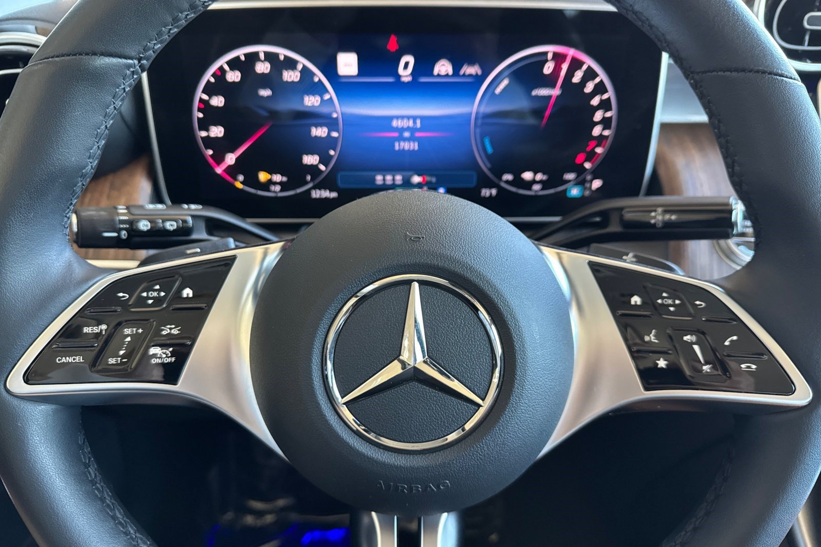 Used 2025 Mercedes-Benz GLC 350e 4MATIC image 11