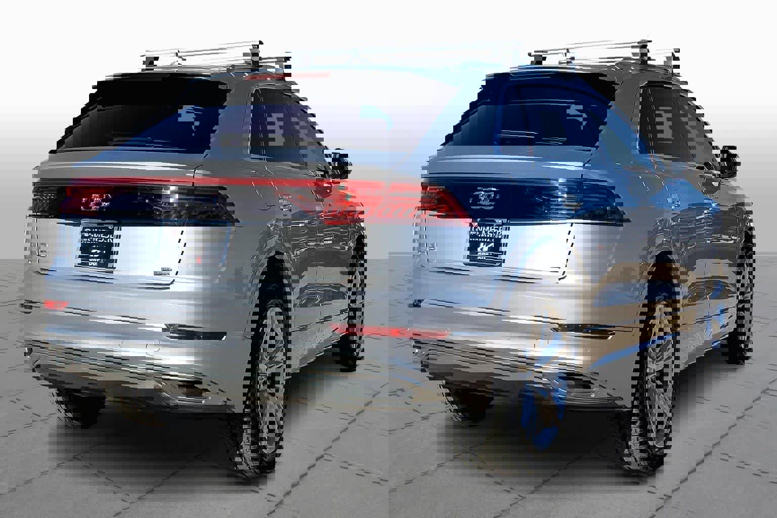 Used 2022 Audi Q8 Premium image 12