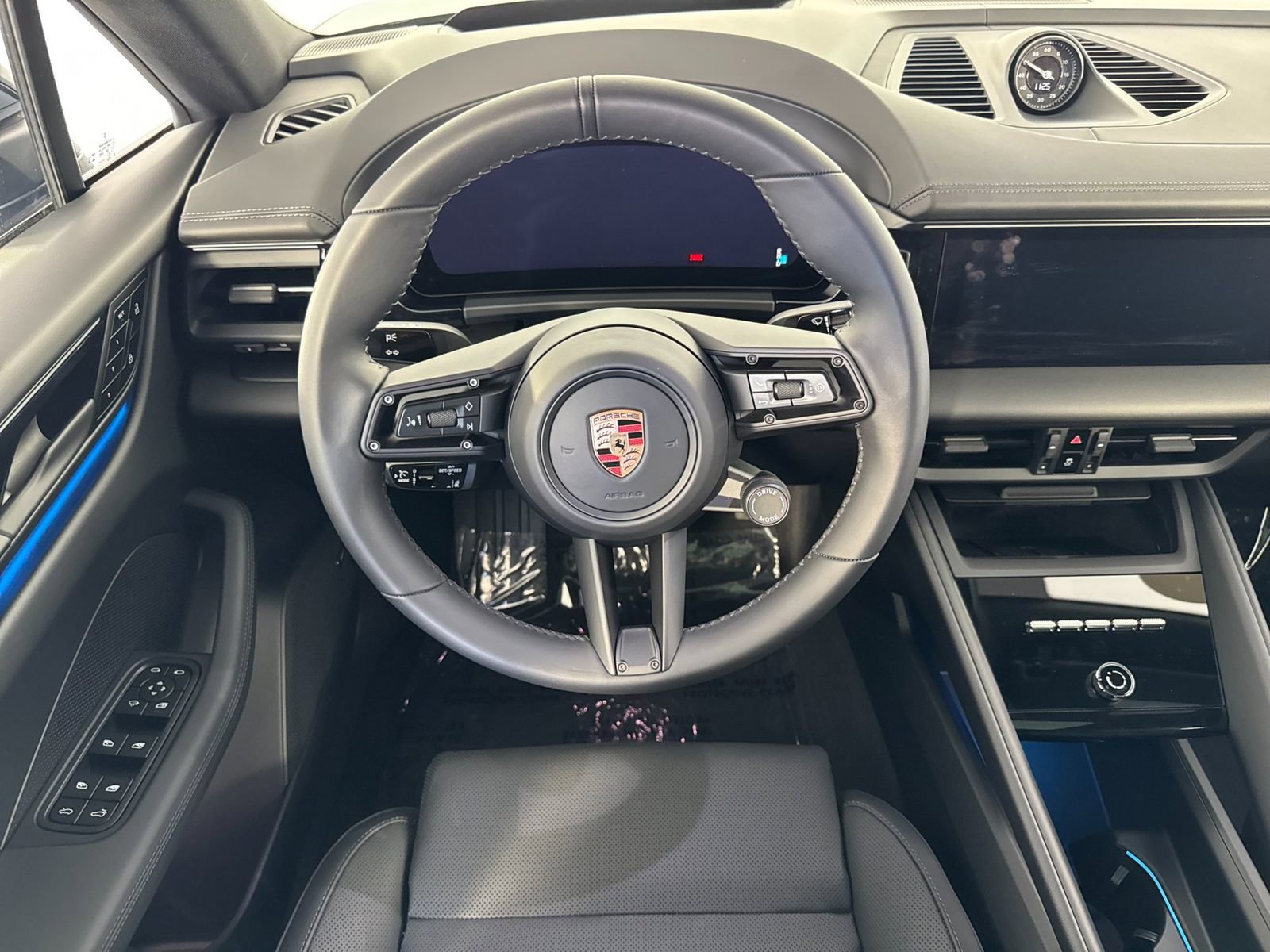 Certified 2025 Porsche Macan 4 Electric AWD/4WD image 16