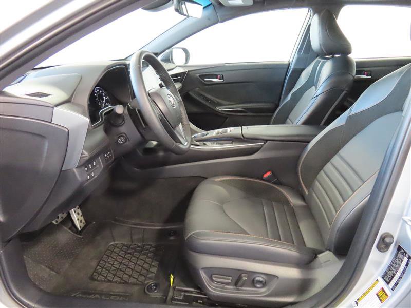 Used 2022 Toyota Avalon Touring w/ Advanced Safety Package image 16