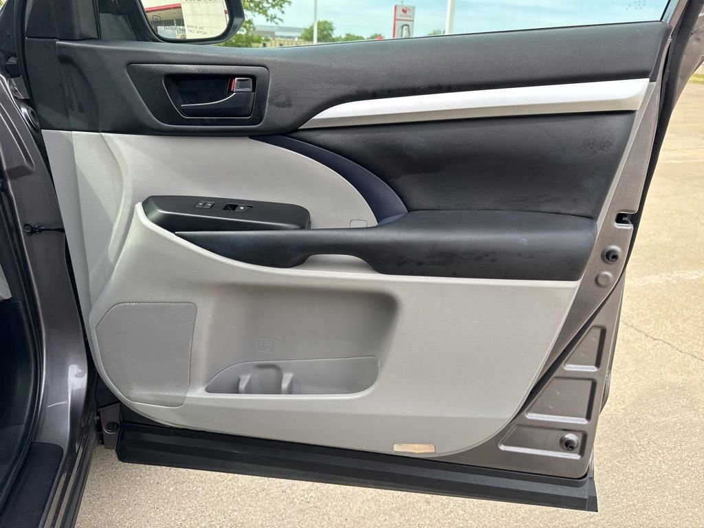 Used 2018 Toyota Highlander Plus AWD/4WD image 23
