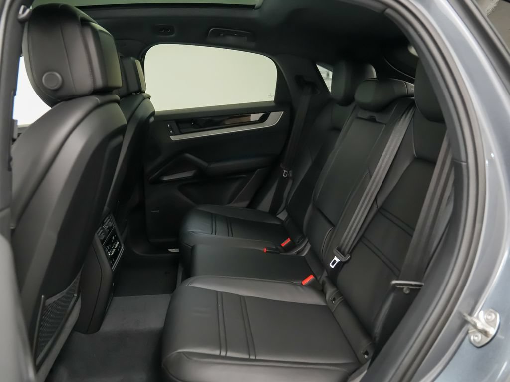 New 2026 Porsche Cayenne Coupe AWD/4WD image 16