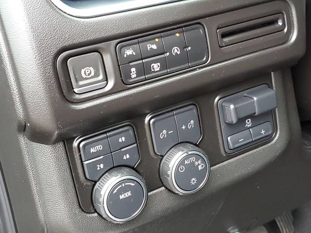 Used 2023 Chevrolet Tahoe LT w/ Luxury Package AWD/4WD image 12
