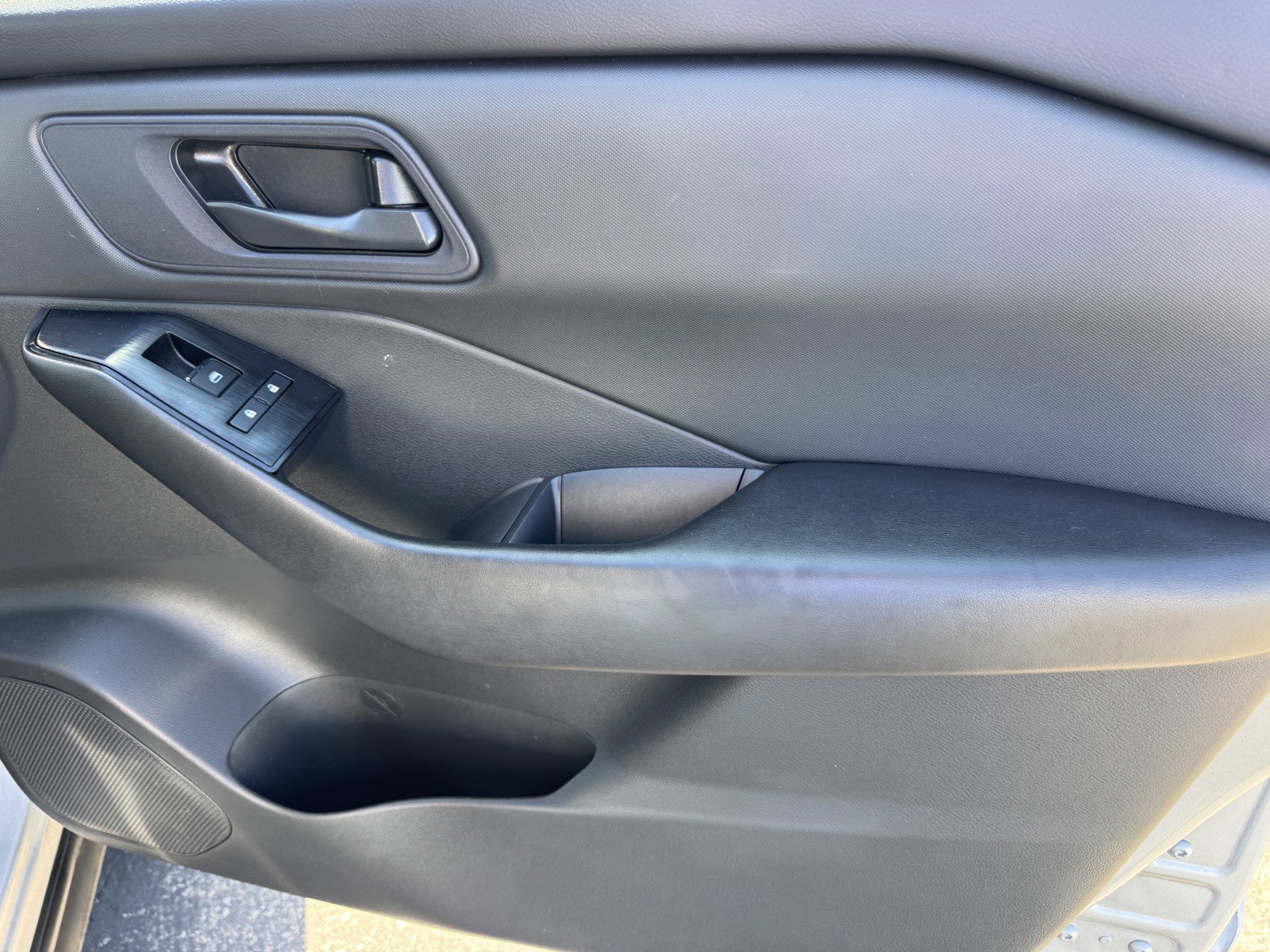 Used 2024 Nissan Rogue S image 9