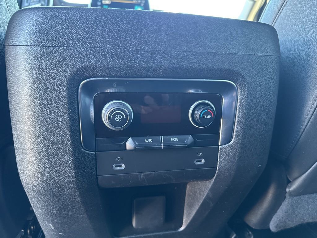 Used 2022 Chevrolet Suburban Z71 image 23