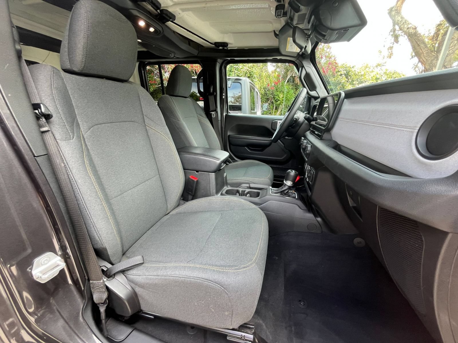 Used 2025 Jeep Wrangler Unlimited Sport AWD/4WD image 35