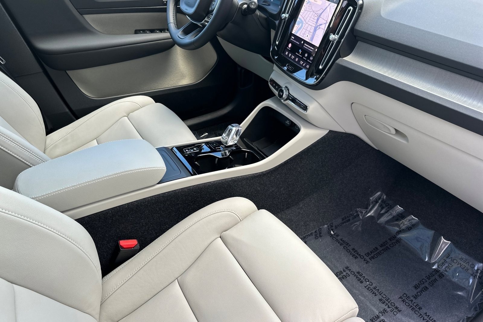 New 2026 Volvo XC40 B5 Plus w/ Protection Package Premier image 18