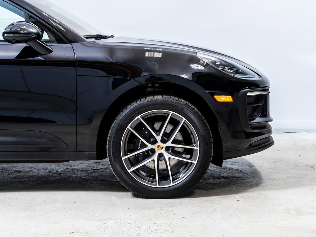 Used 2025 Porsche Macan image 12