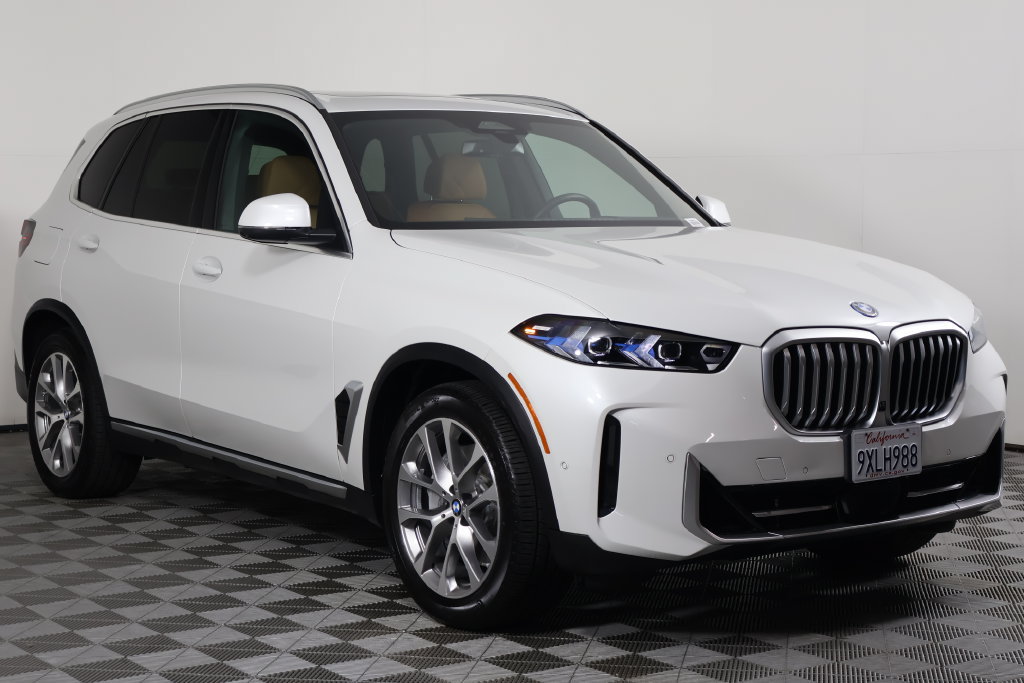 Certified 2026 BMW X5 xDrive50e w/ Executive Package AWD/4WD image 3
