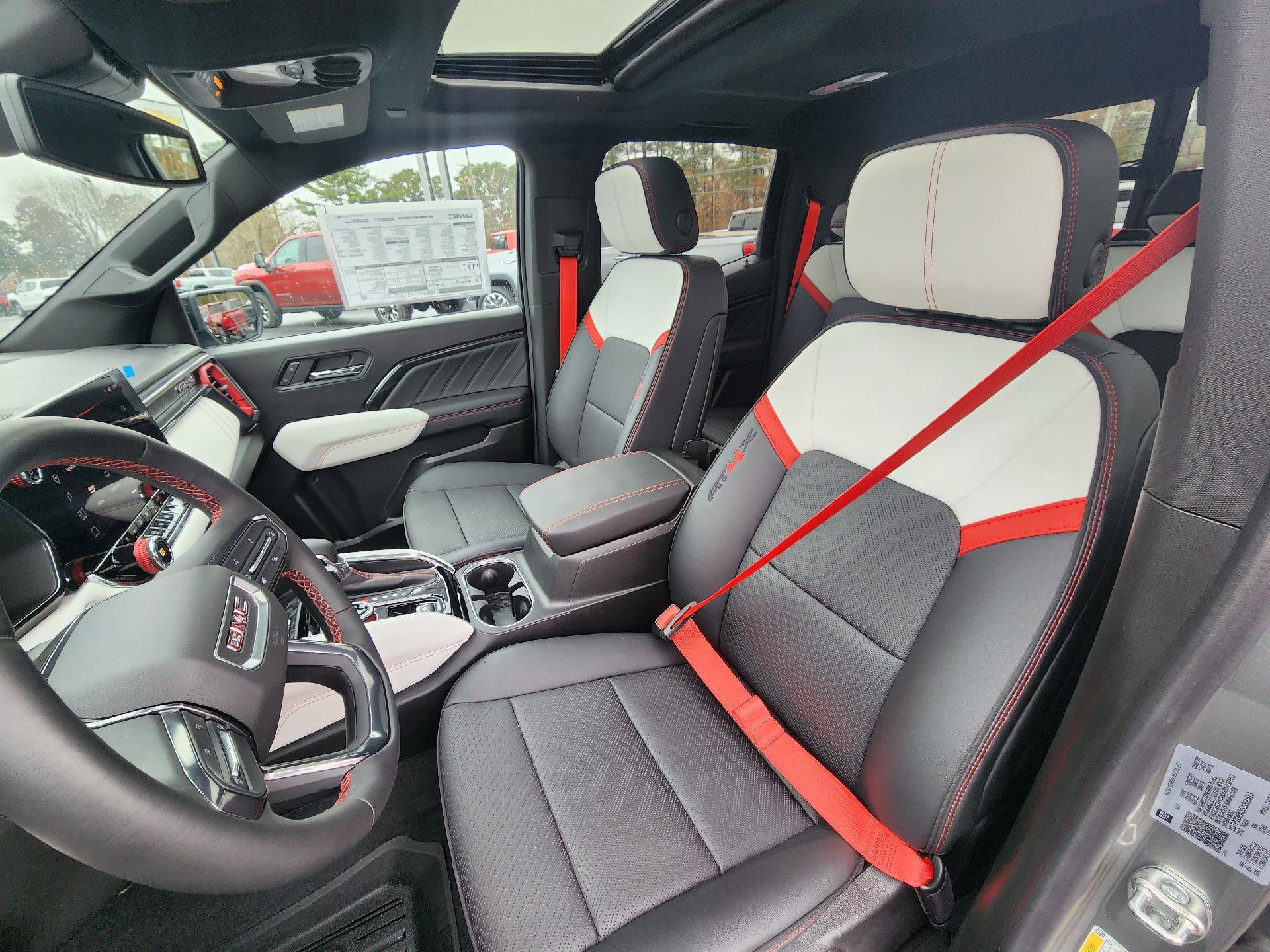 Used 2025 GMC Canyon AT4 w/ AT4X Package AWD/4WD image 9