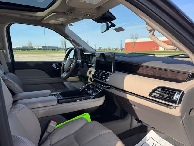 Used 2022 Lincoln Navigator L Reserve AWD/4WD image 23