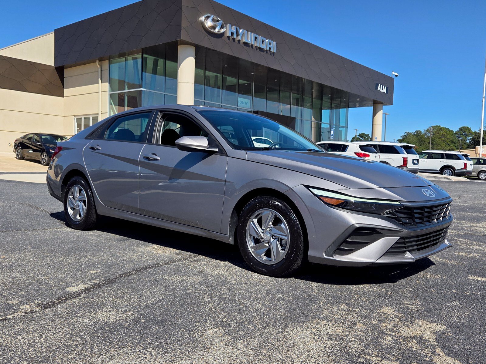 Used 2024 Hyundai Elantra SE FWD image 1