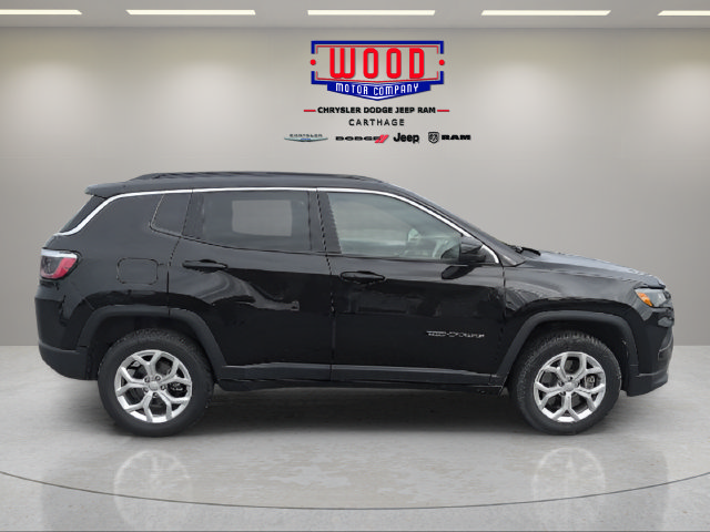 Used 2024 Jeep Compass Latitude AWD/4WD image 8