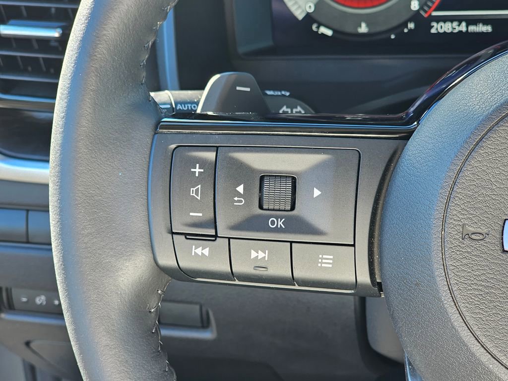 Used 2023 Nissan Rogue Platinum w/ Platinum Premium Package image 17