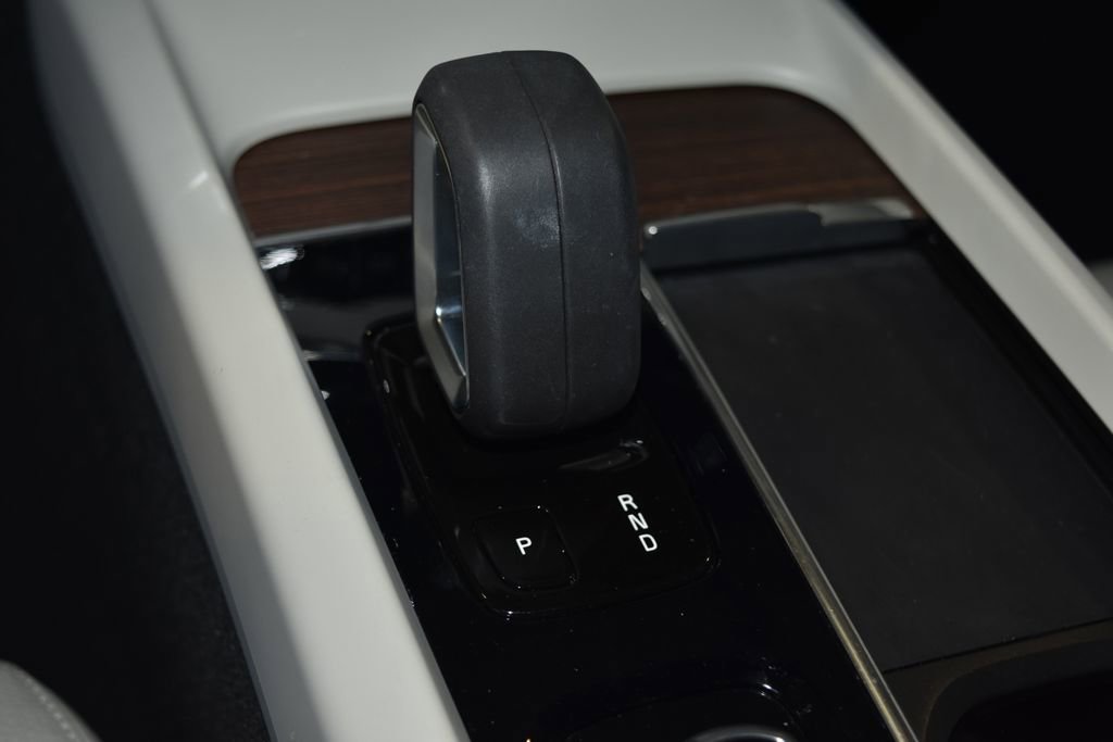 Used 2022 Volvo XC60 B5 Momentum image 14