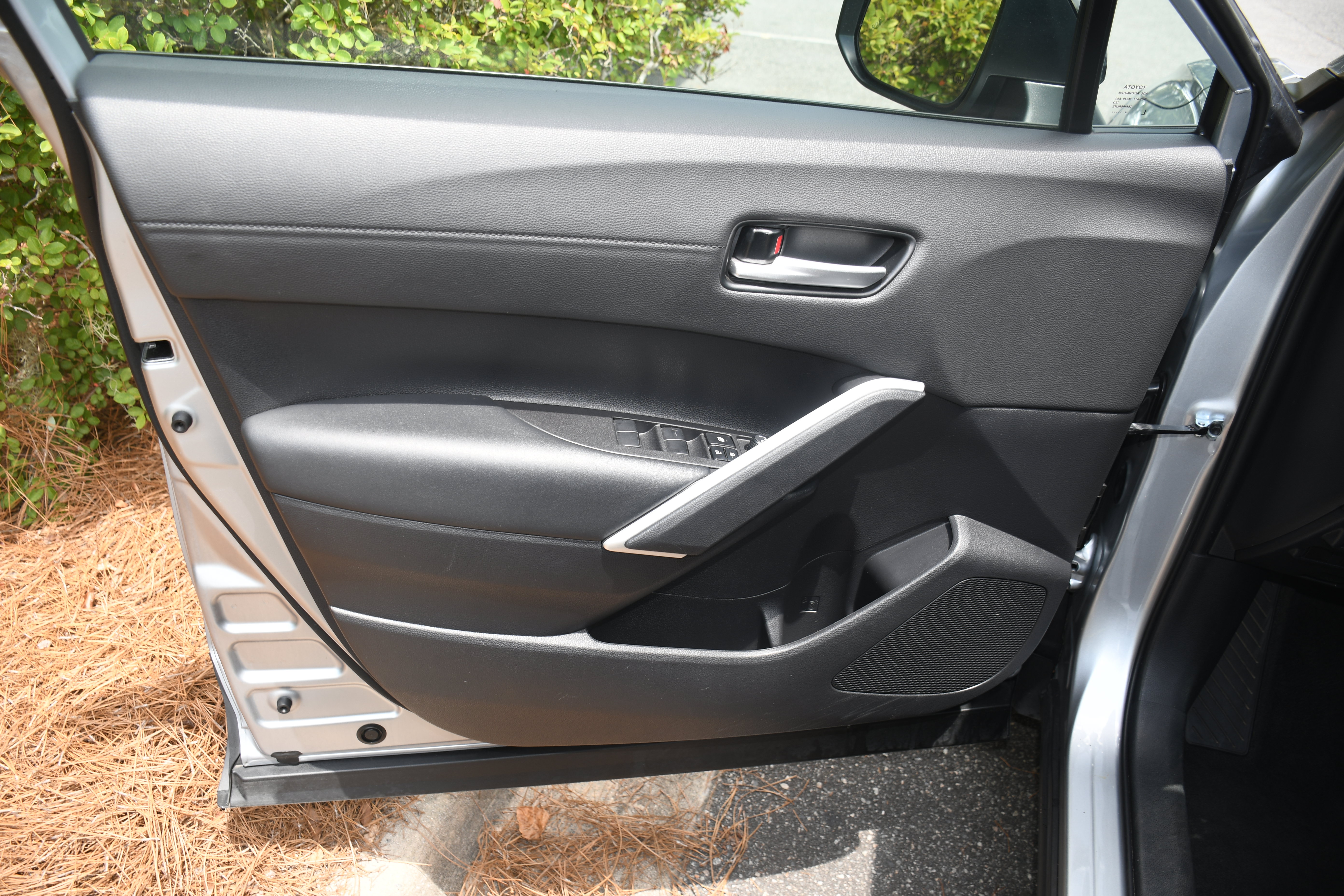 Certified 2025 Toyota Corolla Cross XLE AWD/4WD image 9