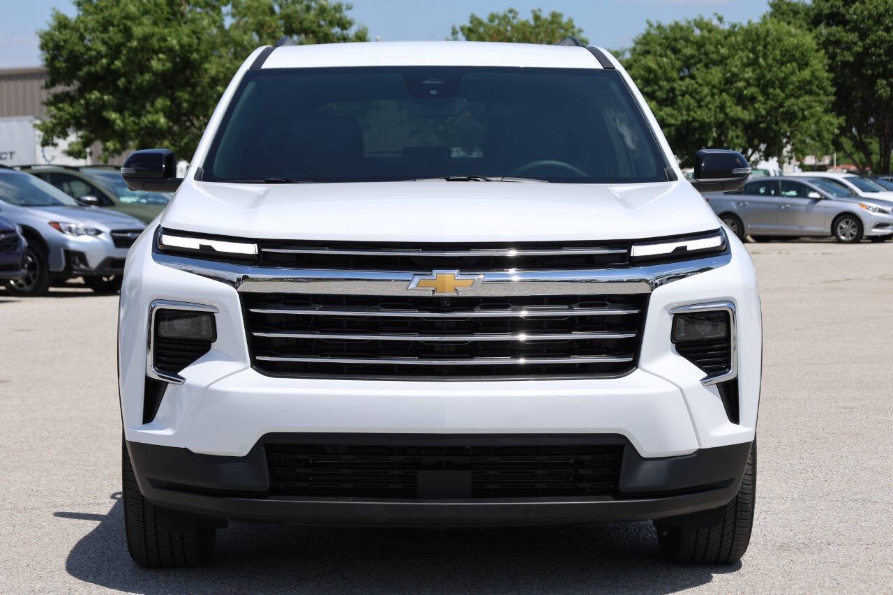 Used 2026 Chevrolet Traverse LT w/ Driver Confidence Package AWD/4WD image 2