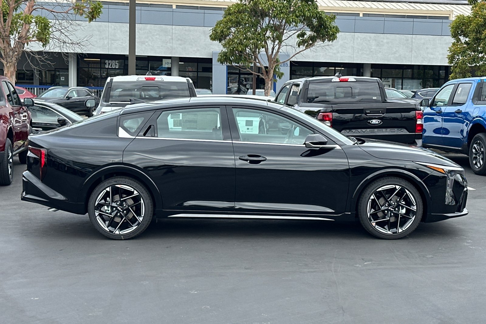 New 2026 Kia K4 GT-Line w/ GT-Line Sunroof Package FWD image 3