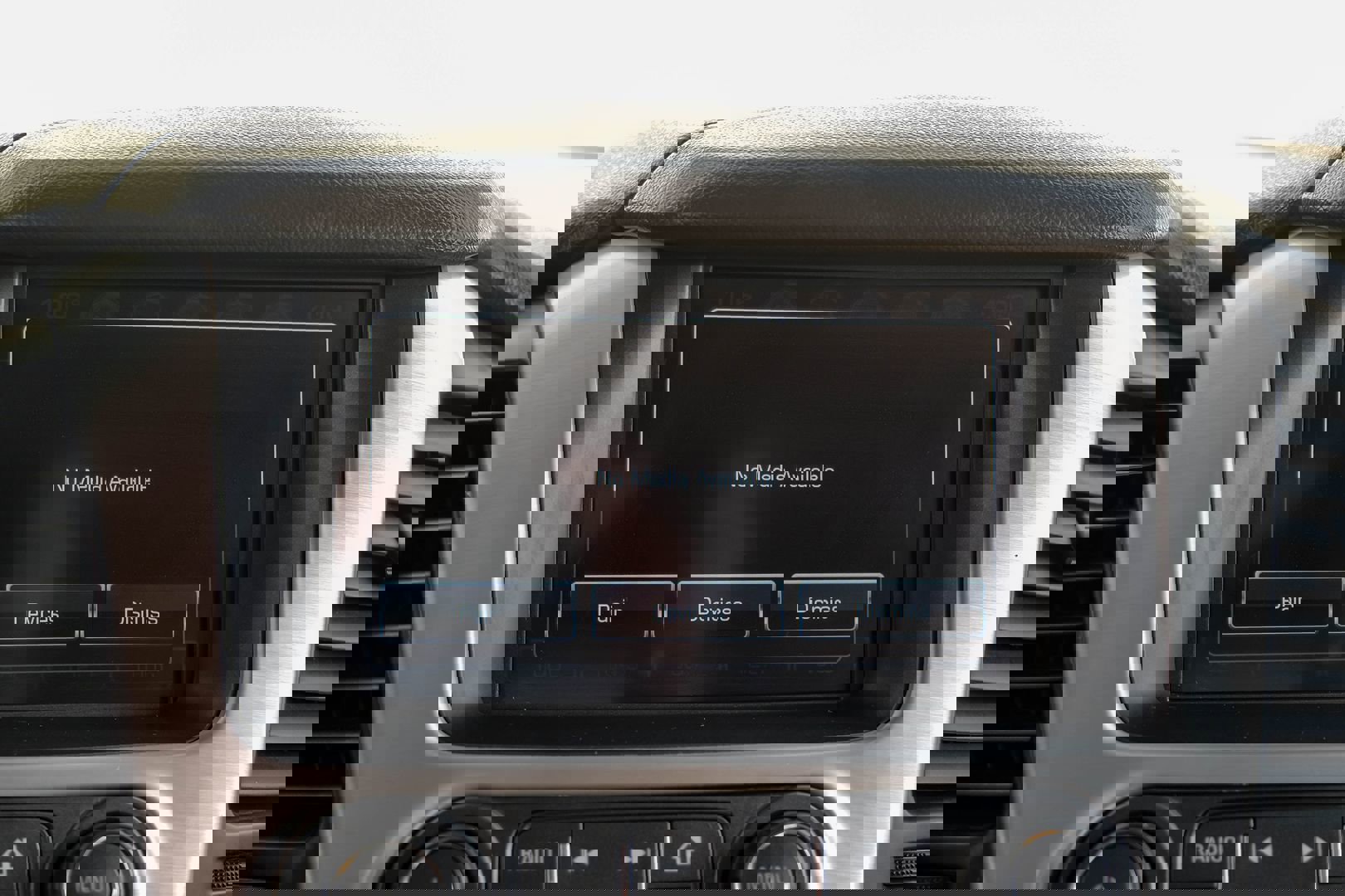 Used 2018 GMC Yukon SLT w/ Open Road Package image 27