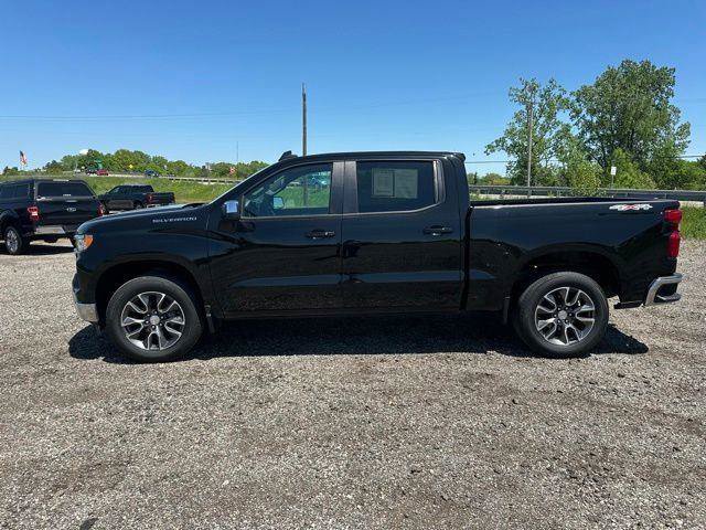 Used 2024 Chevrolet Silverado 1500 LT AWD/4WD image 25