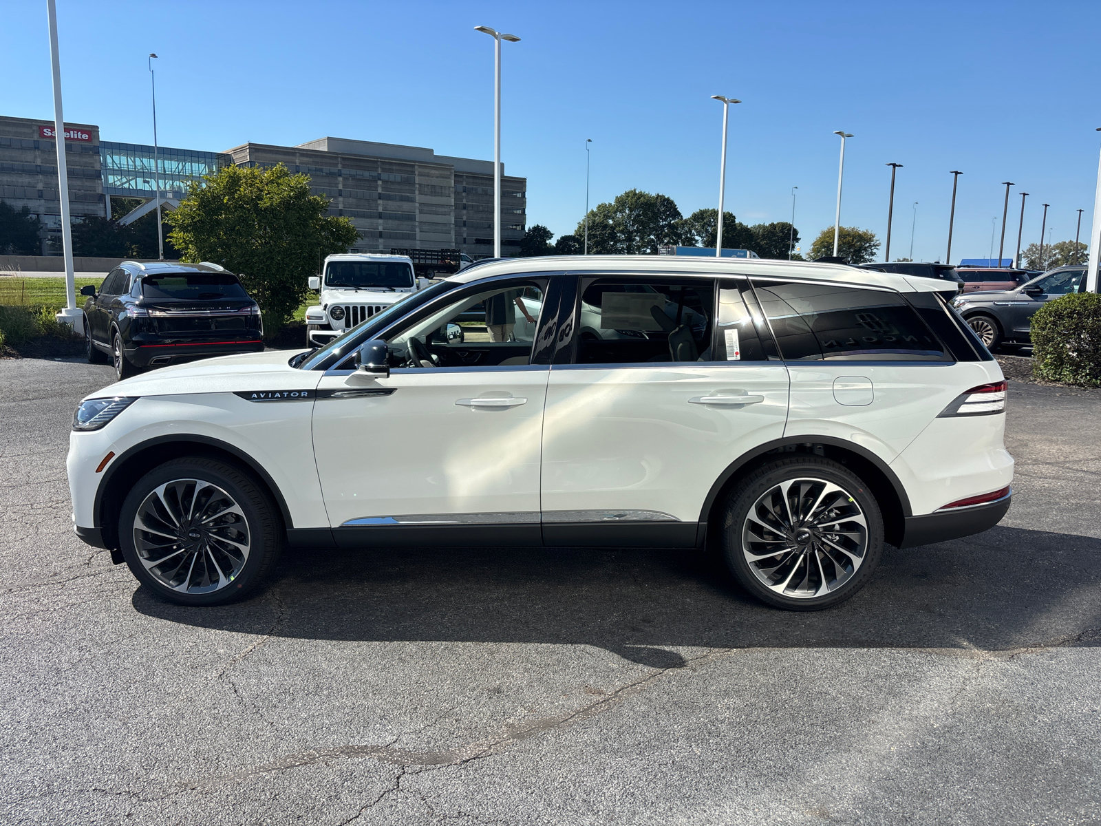New 2027 Lincoln Aviator Reserve AWD/4WD image 4