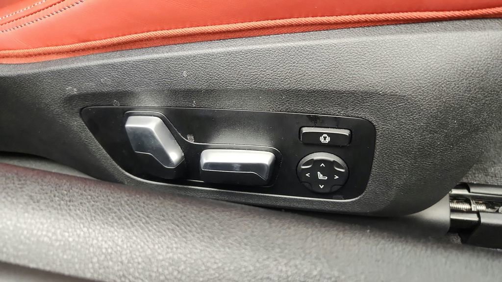 Used 2020 BMW M8 Coupe w/ M Carbon Exterior Package image 40