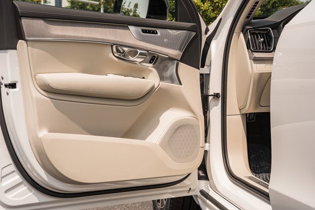 New 2026 Volvo XC90 T8 Ultra w/ Protection Package Premier image 30