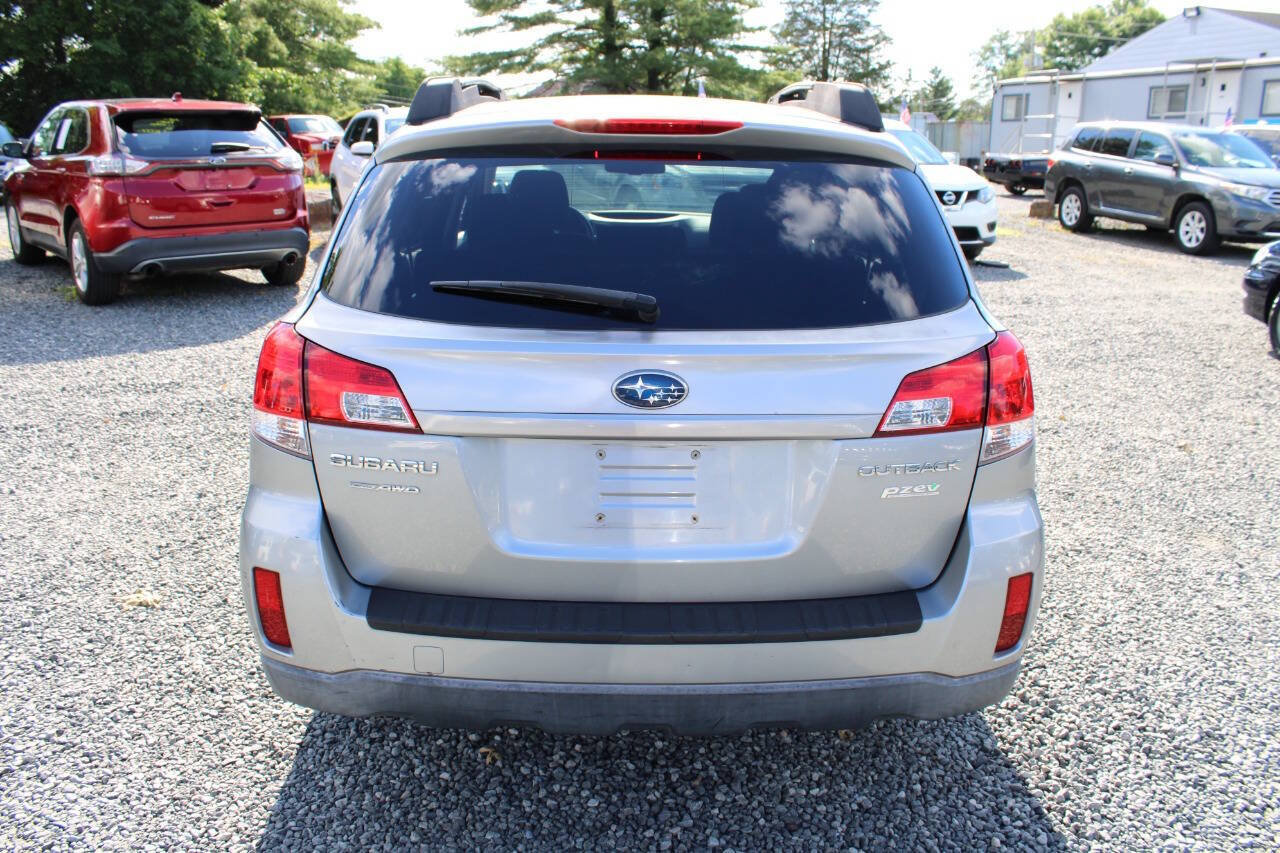 Used 2011 Subaru Outback 2.5i Premium w/ All-Weather Pkg AWD/4WD image 8
