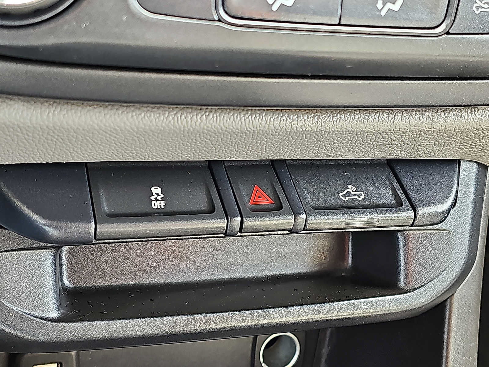 Used 2018 Chevrolet Colorado W/T AWD/4WD image 23