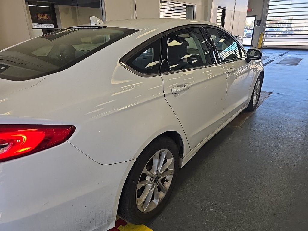 Used 2019 Ford Fusion SE FWD image 3