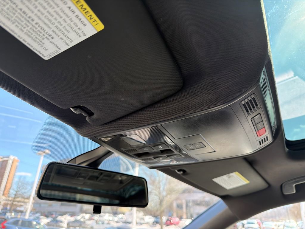 Used 2018 Volkswagen Tiguan SEL w/ R-Line Package image 30