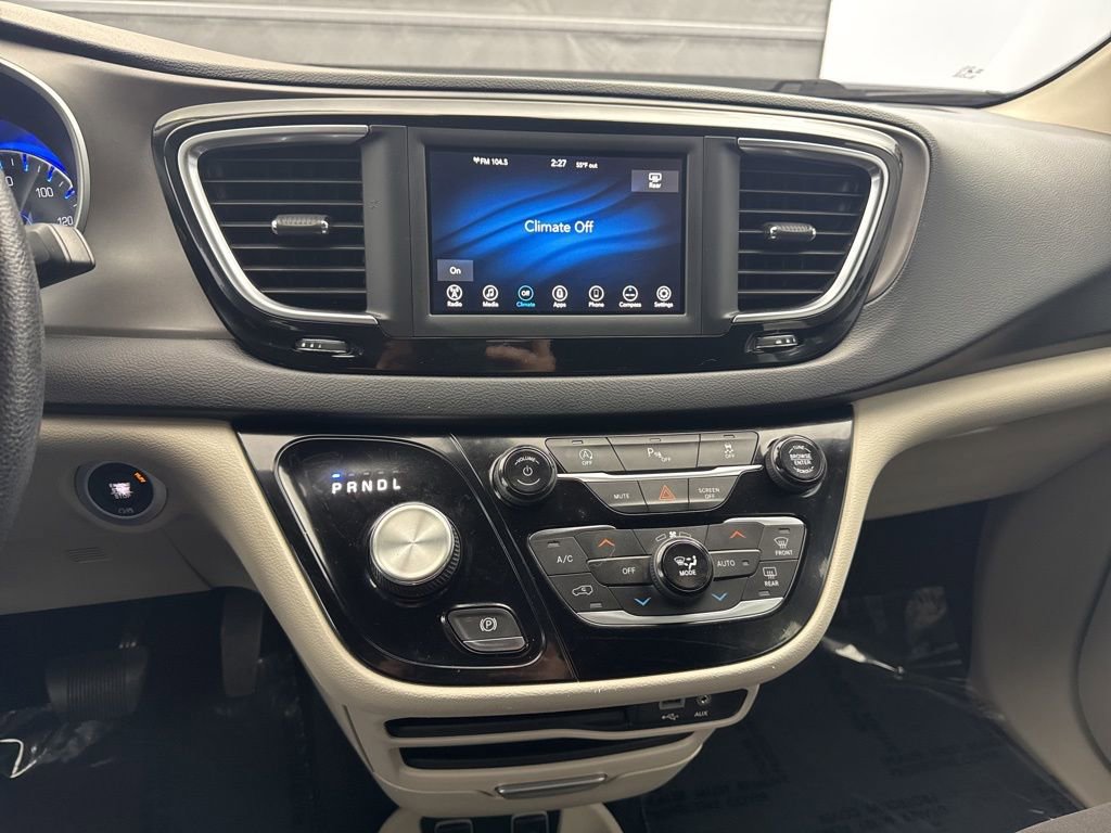Used 2020 Chrysler Pacifica Touring image 18