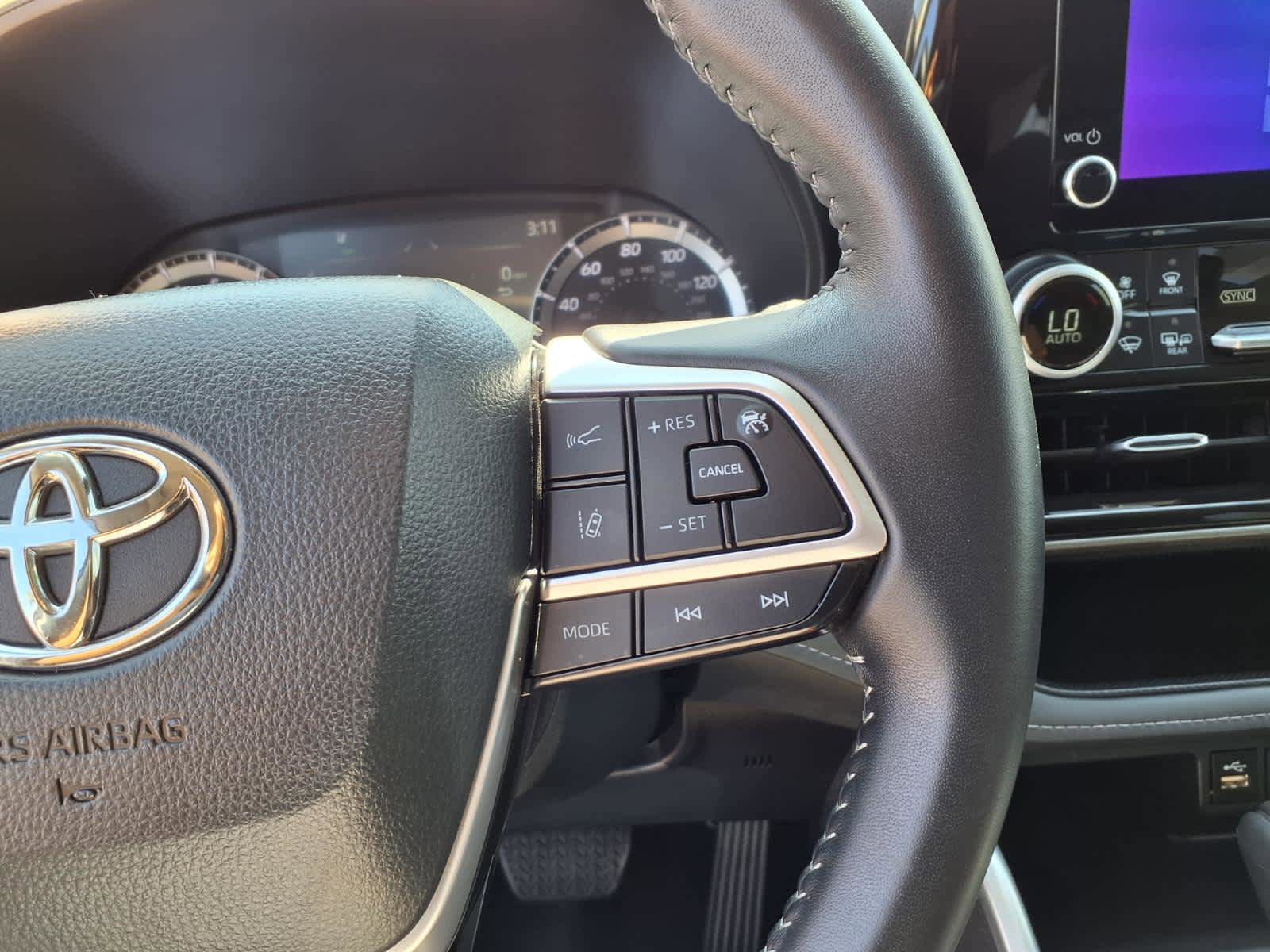 Certified 2025 Toyota Highlander LE FWD image 23
