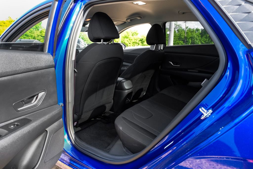 Used 2025 Hyundai Elantra SE image 39