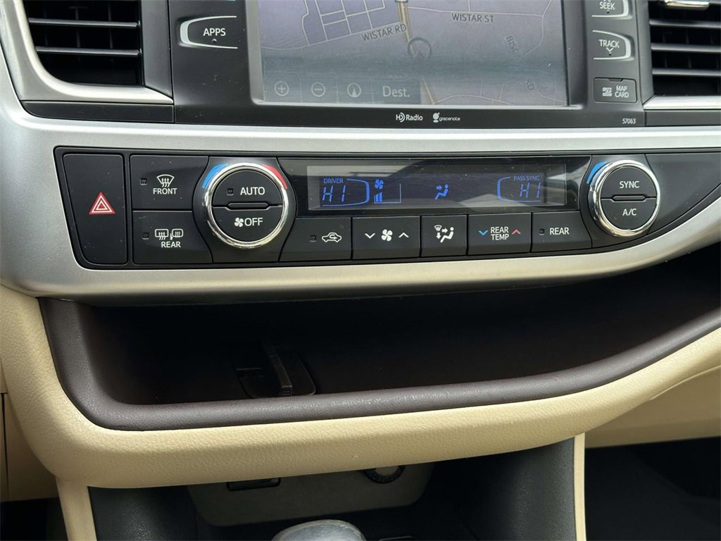 Used 2015 Toyota Highlander XLE image 5