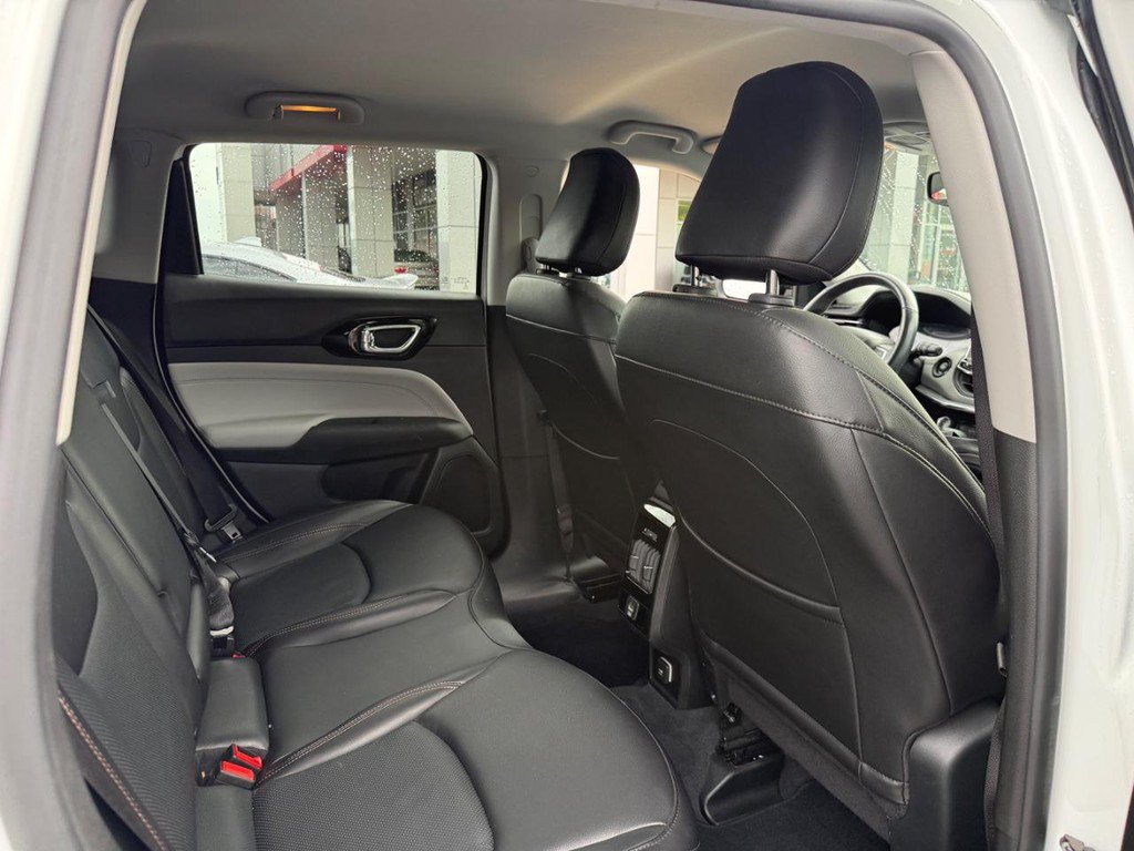Used 2022 Jeep Compass Limited AWD/4WD image 11