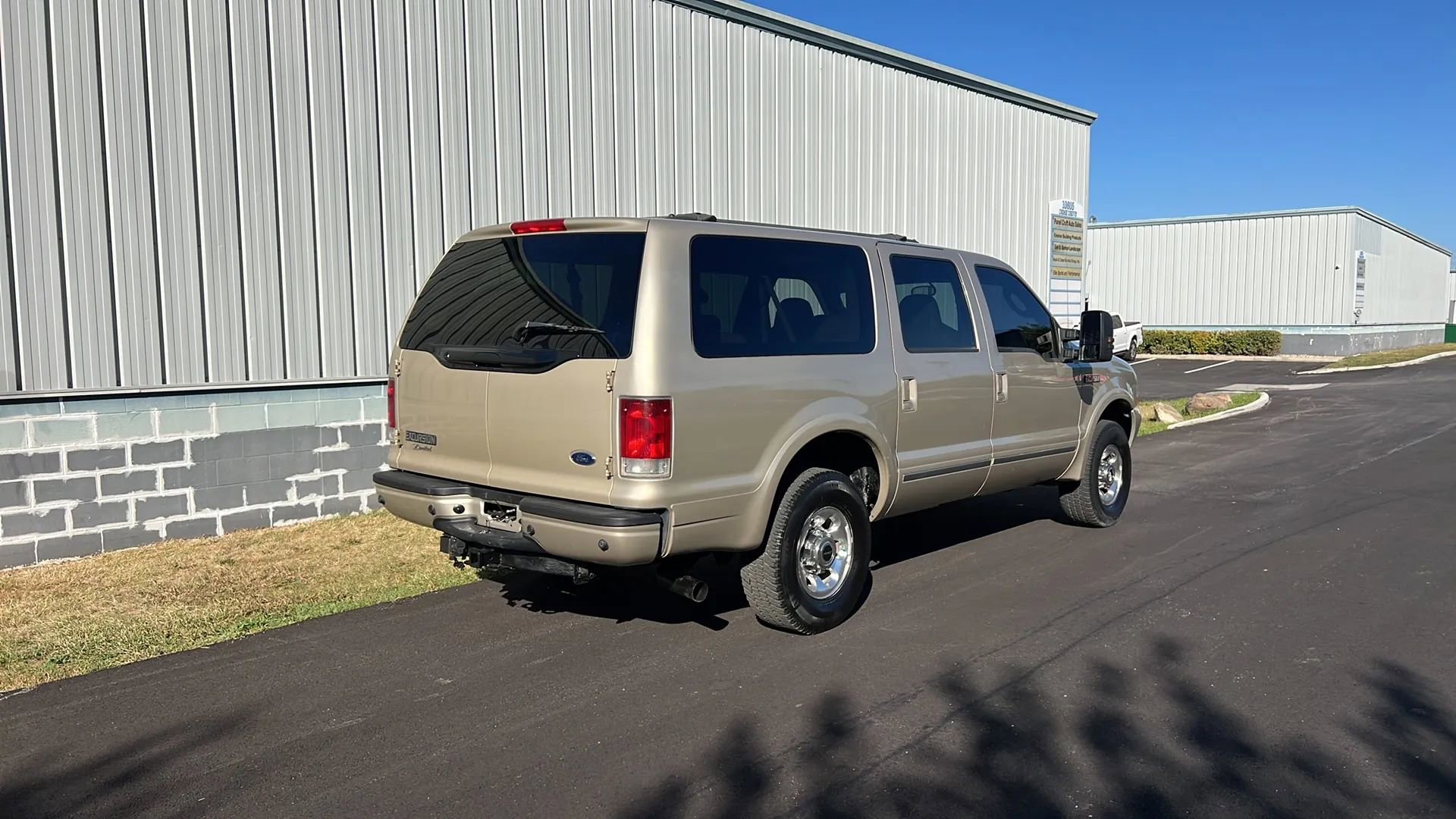 Used 2004 Ford Excursion Limited AWD/4WD image 4