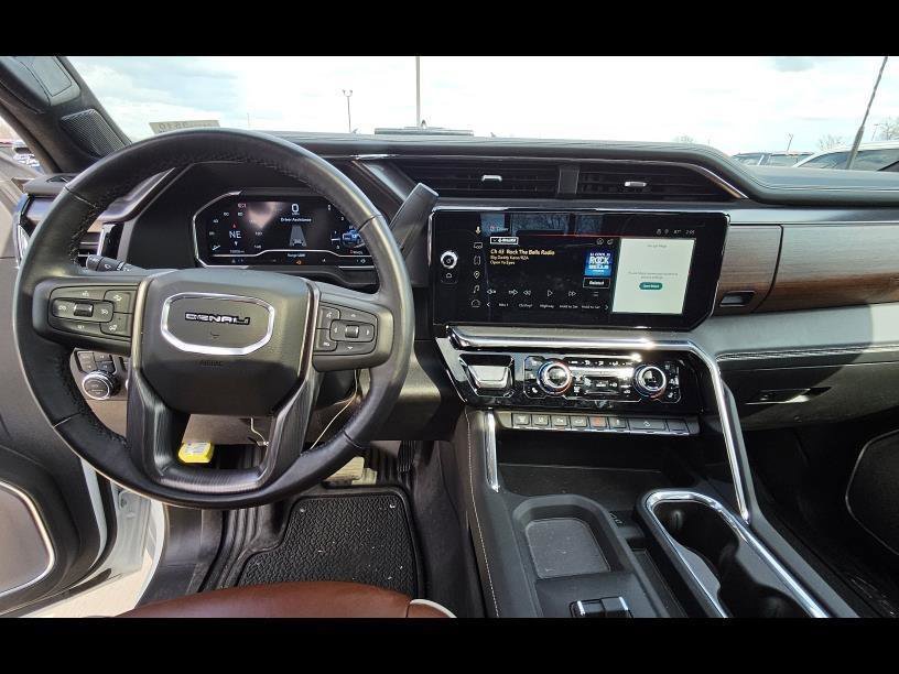Used 2025 GMC Sierra 2500 Denali Ultimate image 9