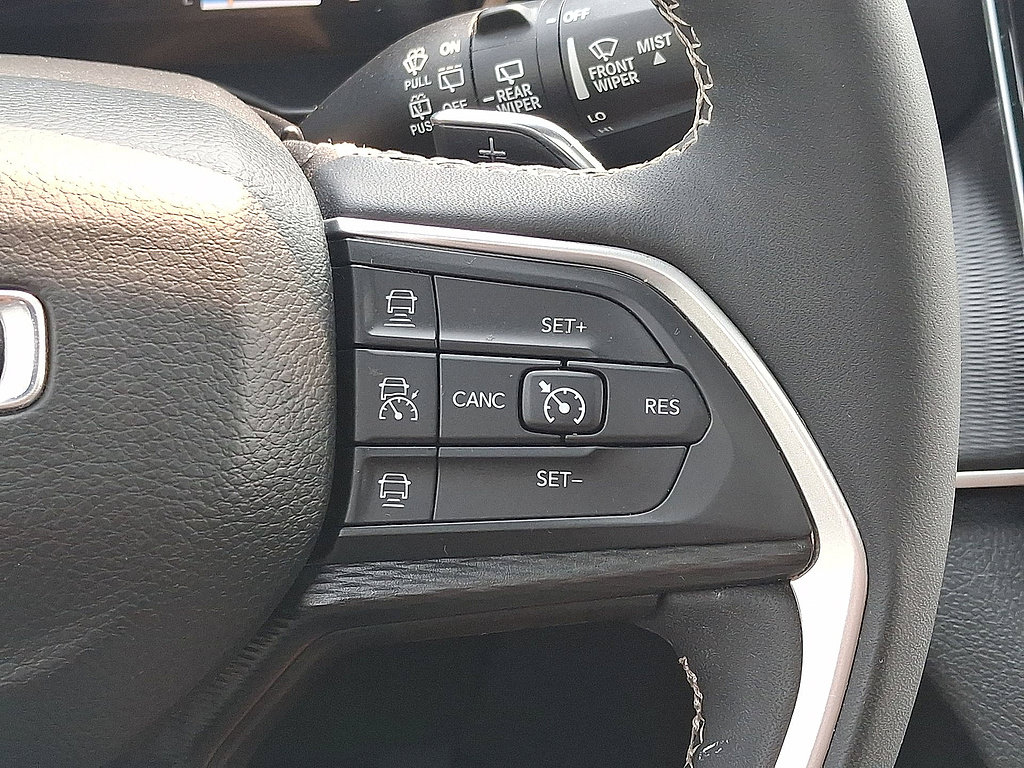 Used 2023 Jeep Grand Cherokee L Altitude AWD/4WD image 18