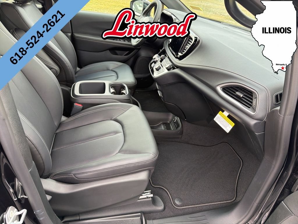 New 2026 Chrysler Pacifica Select FWD image 8