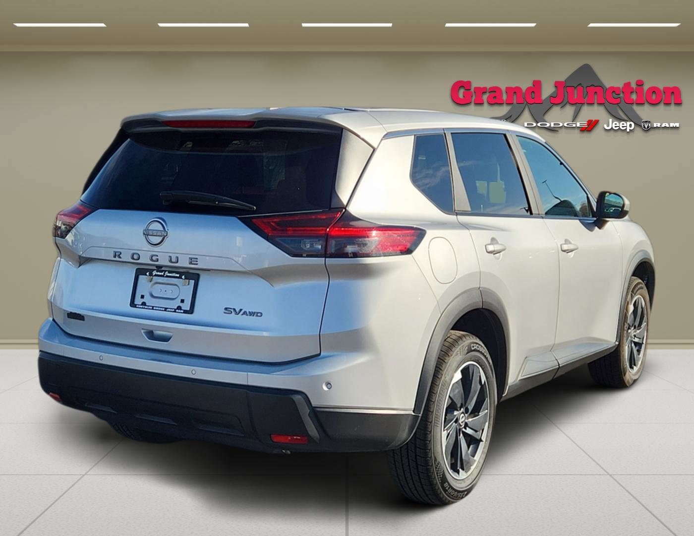 Used 2024 Nissan Rogue SV AWD/4WD image 4